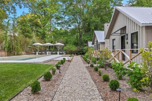 The Townie Cottages by Juniper Holiday + Home in Union Pier (MI)