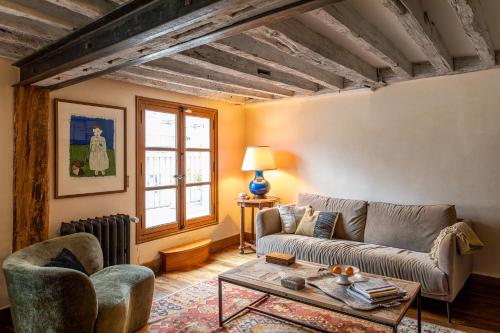 Stunning Balcony View 2 BDR Duplex Saint Germain