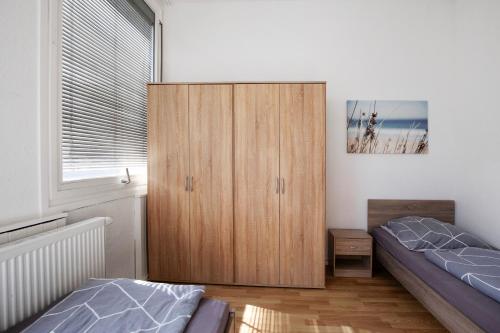 3 bedrooms, 6 beds