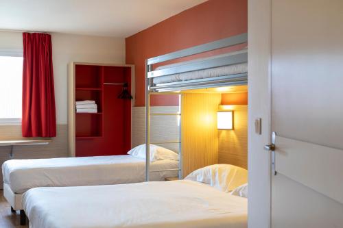 1 queen bed, 1 twin bed, 1 bunk bed
