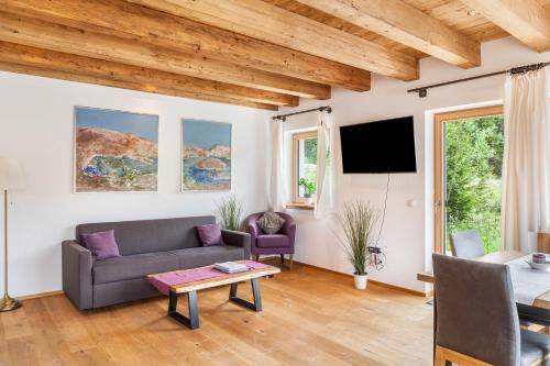 2 bedrooms, 3 beds