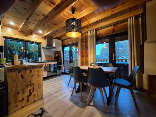 Viesnīcas āriene, Le Chalet Aura et Jacuzzi in Abreschviller