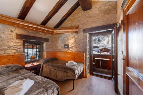 2 twin beds