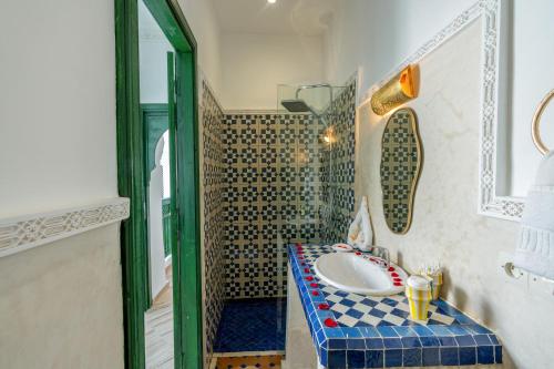 room detail thumbnail 2