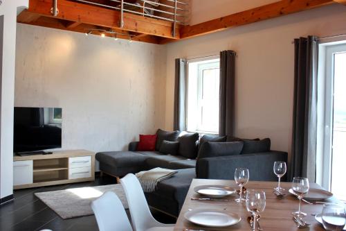 3 bedrooms, 6 beds