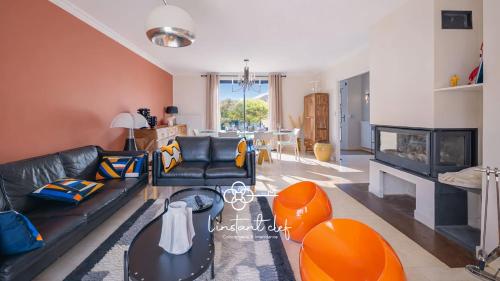 Jagatud salong / TV-ala, Maison de standing, jardin & BBQ - Circuit 24H à 5 min (Maison de standing, jardin & BBQ - Circuit 24H a 5 min) in Arnage
