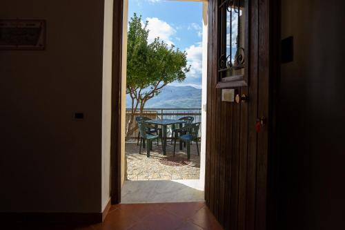 Viesnīcas āriene, Casa Atena in Pettineo