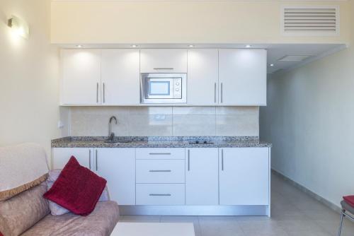 Marina view modern apartment - image 2