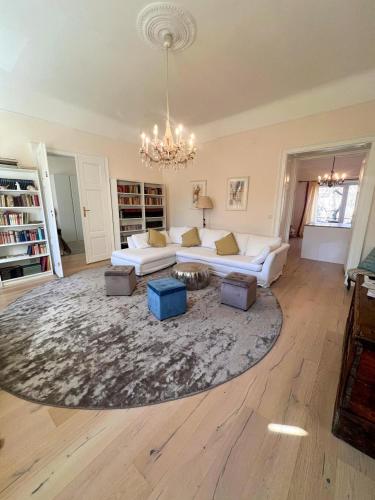 Altstadt Elegance - image 5