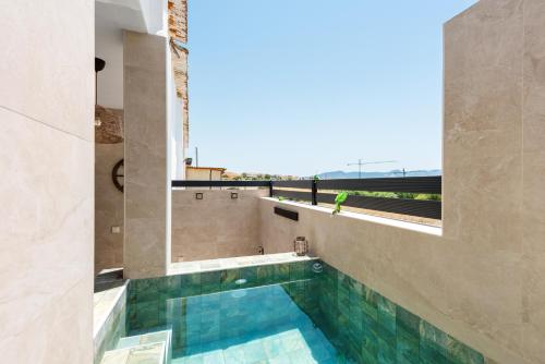 Swimming pool, La Mihilla in Maqueda