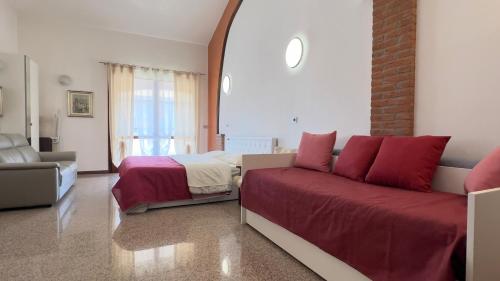 1 queen bed, 2 twin beds