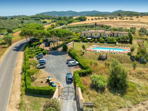 Зовнішній вигляд готелю, Relax In Toscana con Piscina e Pet in Кастелліні Маріттіма