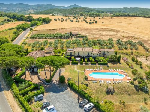 Зовнішній вигляд готелю, Relax In Toscana con Piscina e Pet in Кастелліні Маріттіма