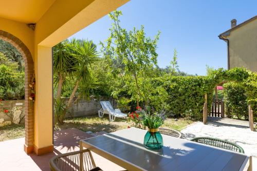 Зовнішній вигляд готелю, Relax In Toscana con Piscina e Pet in Кастелліні Маріттіма