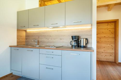 virtuve, Mayrhof Apartment Im Kirschgarten in San Pancrazio Saint Pankraz