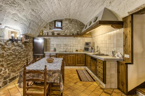 Viesnīcas āriene, La Torre de Dalt in Camos