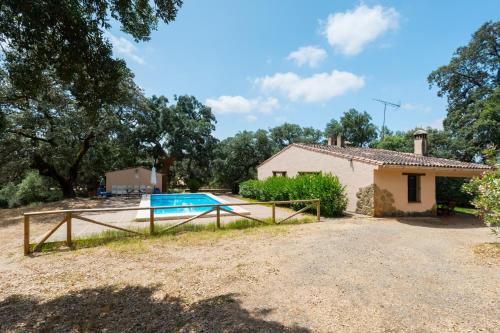 A szálláshely kívülről, Finca Encina - piscina compartida in Alajar