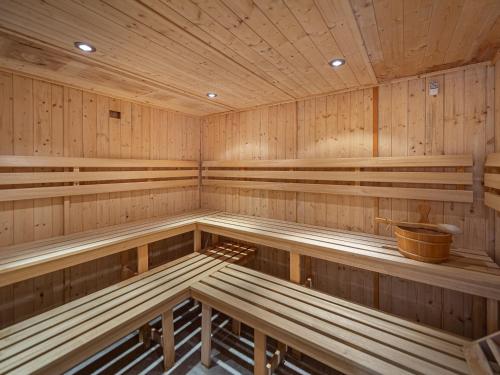 Chalet avec jacuzzi et sauna pres de Saint Martin - FR-1-570-27 in Saint-Martin-de-Belleville