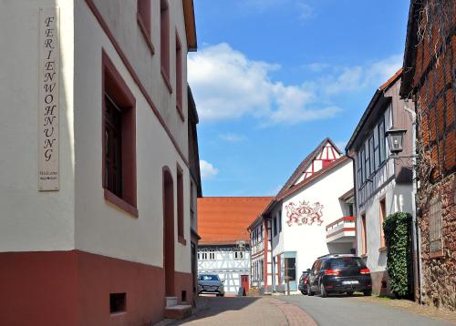 Zentral und großzügig Wohnen - Smart-TV mit streaming Apps - 1 bis 4 Personen - Küche mit Bar - kostenlose Parkzone in Mörlenbach, Deutschland