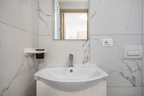 Planet Suite 303 - image 2