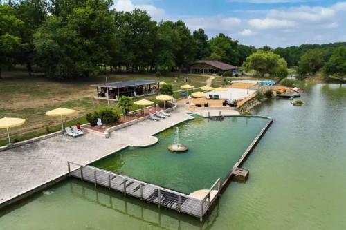 Chalets Camping Lacs d'Armagnac gîte à louer Cazeneuve