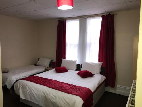 Acorn Lodge Guest House - image 12