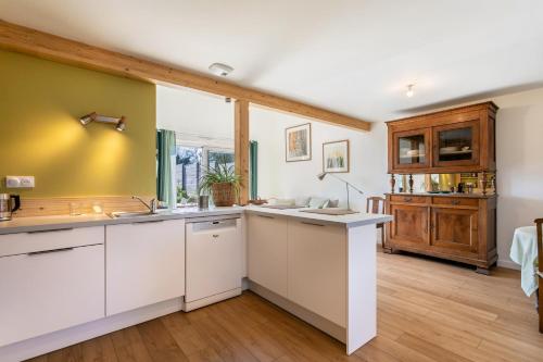 virtuve, Charmant gîte d’artiste (Charmant gite d’artiste) in Lanloup