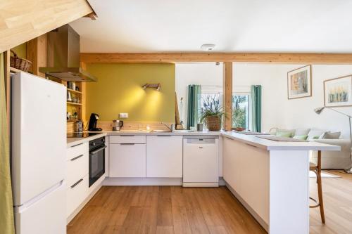 virtuve, Charmant gîte d’artiste (Charmant gite d’artiste) in Lanloup