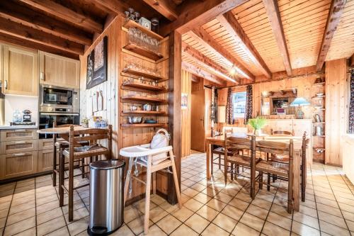 virtuve, Chalet Des Charmes in Thollon-les-Memises
