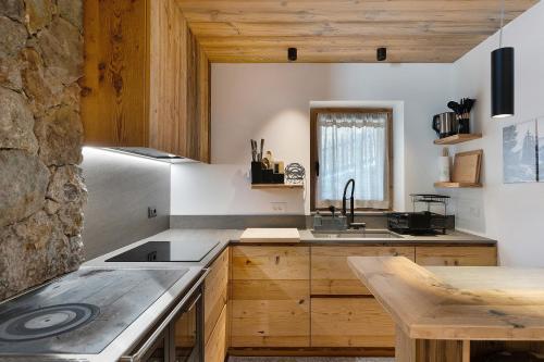 virtuve, Luxury Chalet Giulia in Ronchi Valsugana