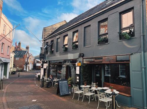 Restaurant, Beds at 46, Cowes in Isle of Wight