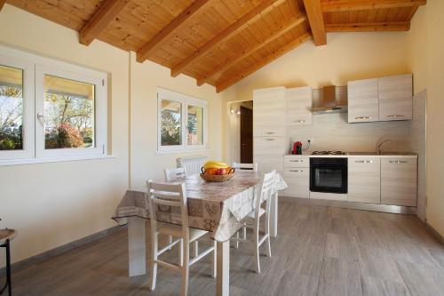  Casina Bianca in Lurate Caccivio