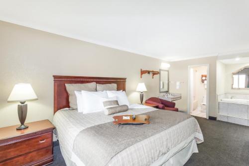 Days Inn by Wyndham Destin - image 8