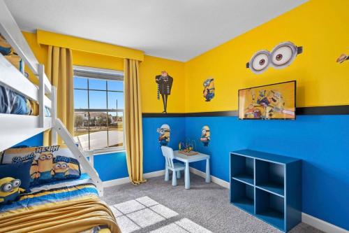 NEW 4BR Home with Pool Near Disney at Storey Lake – khách sạn tại Hunters Creek