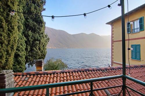  Fogazzaro Lake View Apartment in Oria