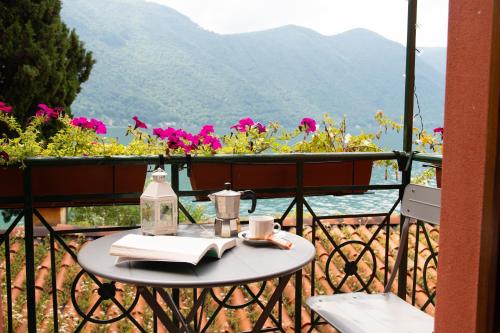 Fogazzaro Lake View Apartment in Oria