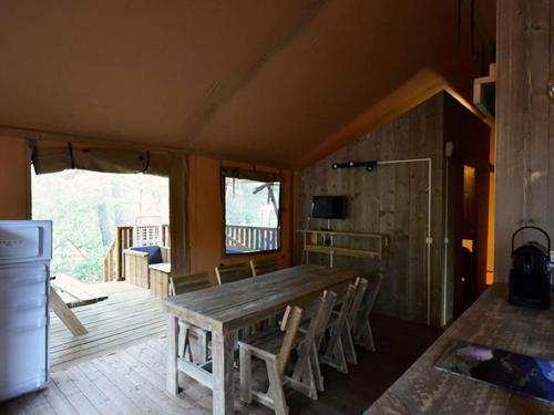 Bungalow avec clim, animaux acceptés - 2 pers. - API-1-52-2511 (Bungalow avec clim, animaux acceptes - 2 pers. - API-1-52-2511) in Molans Revela