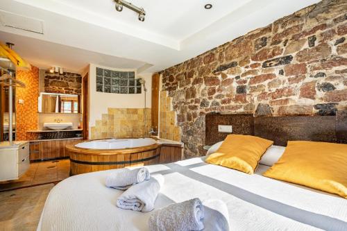 Hotelli välisilme, Aguas del Sella - jacuzzi in Precendi