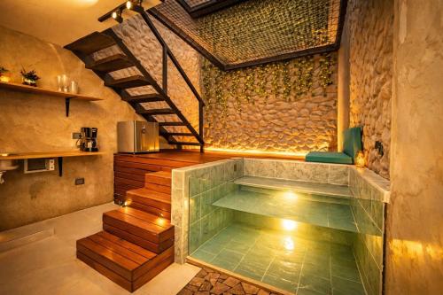Golden House Private Jacuzzi