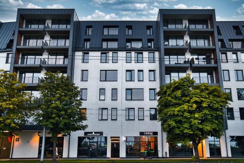 Modern Central Riga Apartment with Balcony, Gym, Parking & AC, Riga