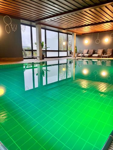 Swimming pool, B&B Apart Hotel Goldener Hahn - Pool & Sauna, Fruhstuck in Baiersbronn