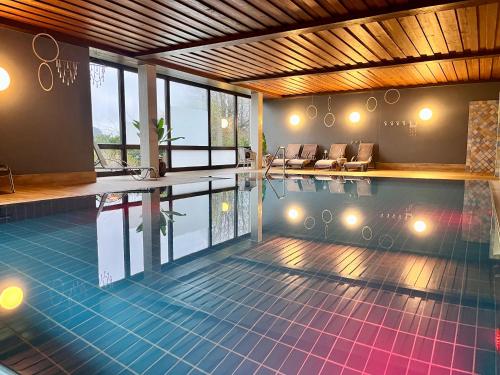 Swimming pool, B&B Apart Hotel Goldener Hahn - Pool & Sauna, Fruhstuck in Baiersbronn