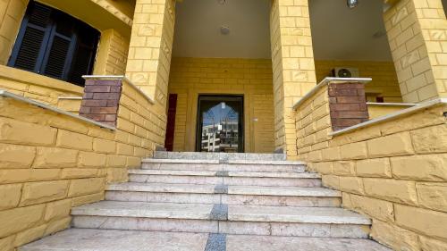 Pyramids Front Gate Hote - image 10