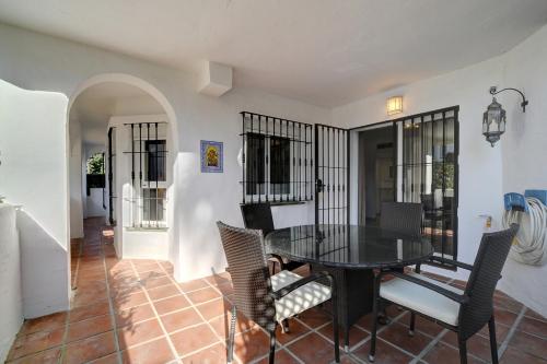 Beautiful Spacious 3 Bedroom Apart - image 3