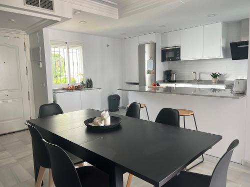 Beautiful Spacious 3 Bedroom Apart - image 4