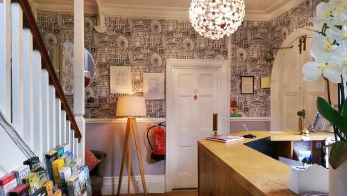 Lobby, Glendevon House Hotel in Greater London South East