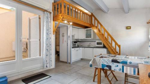 STUDIO MEZZANINE CLIMATISE POUR 4 PERSONNES