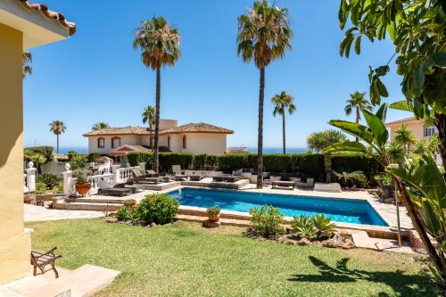 Rustic Spanish Villa Saltwater Pool - image 4