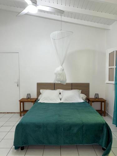 Studio La Marguerite - Vue mer avec terrasse privée - calme tropical à Deshaies (Studio La Marguerite - Vue mer avec terrasse privee - calme tropical a Deshaies) in Deshaies