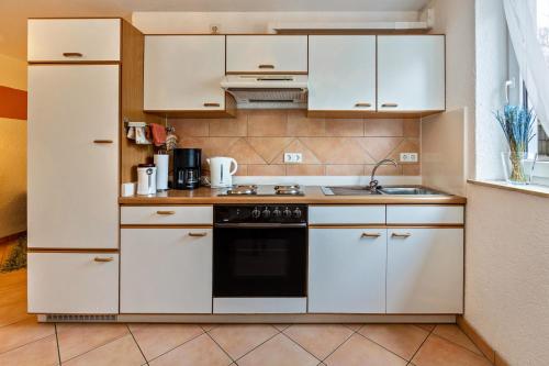 مطبخ, Ferienwohnung Im Holzhaus in دوناويشينجين